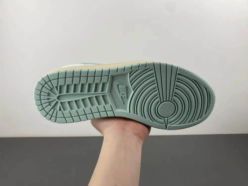 Air Jordan 1 Low 
