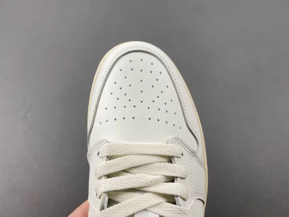 Air Jordan 1 Low 