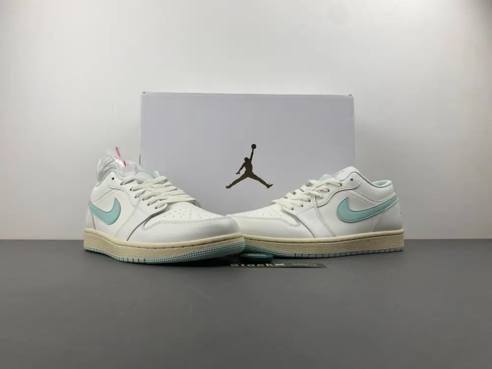 Air Jordan 1 Low 