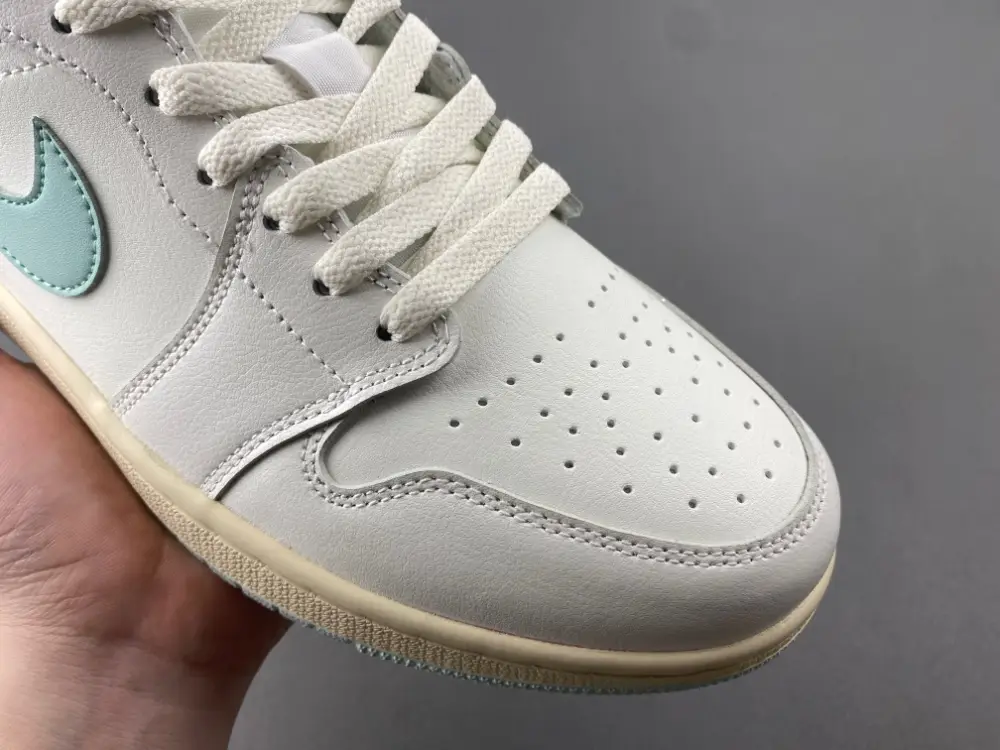 Air Jordan 1 Low 