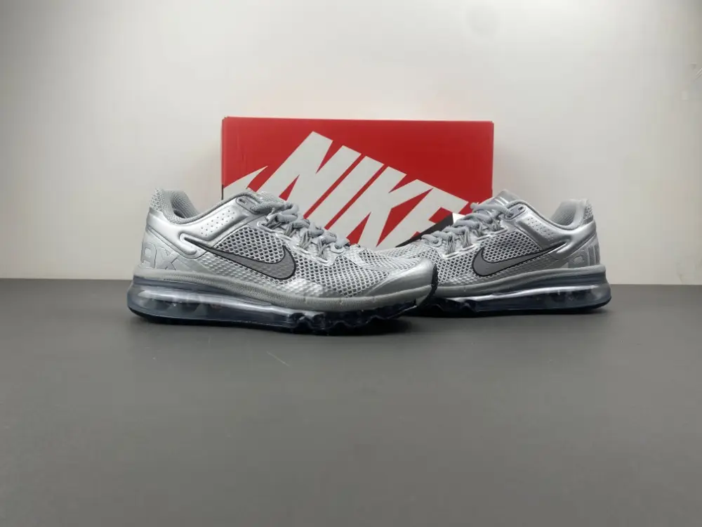 Nike Air Max 2013 Goes Full Metalli 