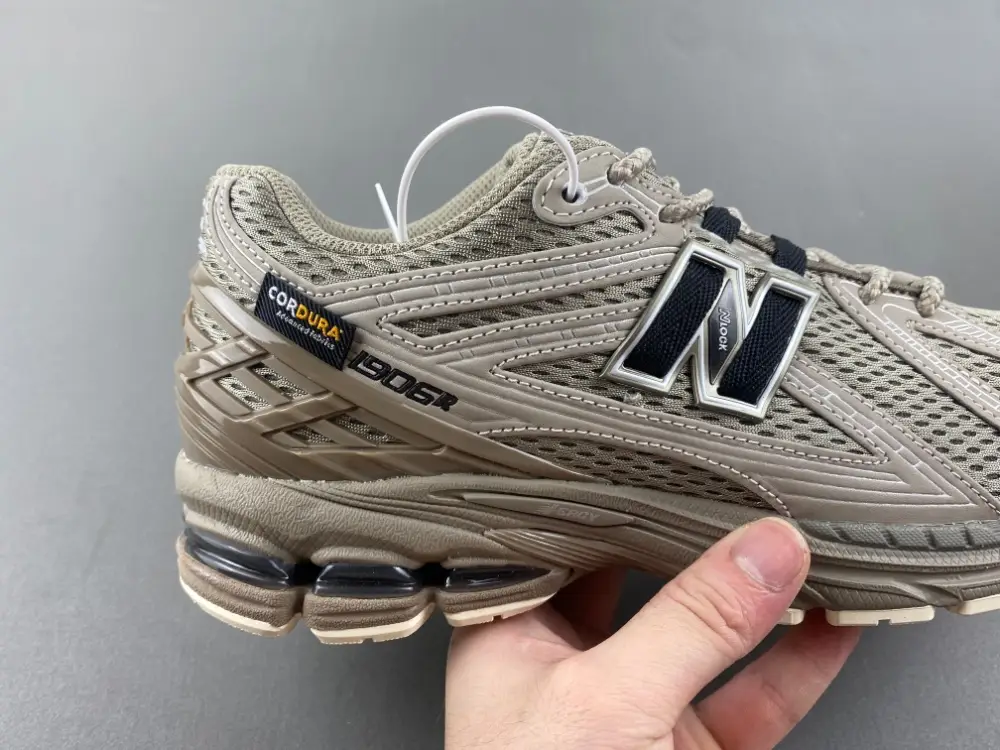 New Balance 1906 