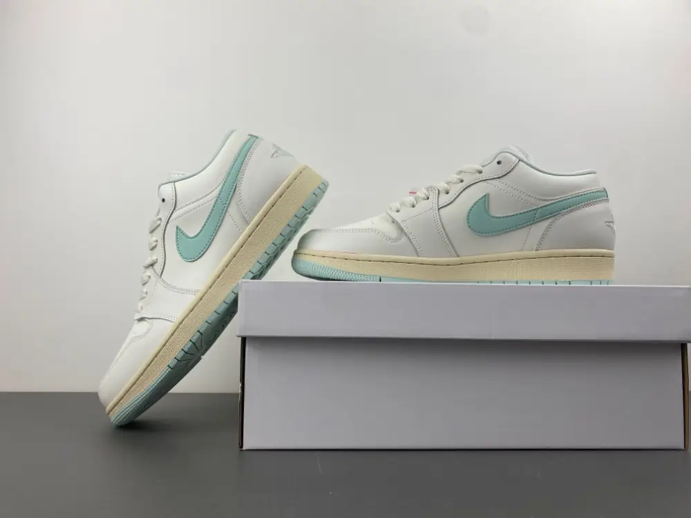 Air Jordan 1 Low 