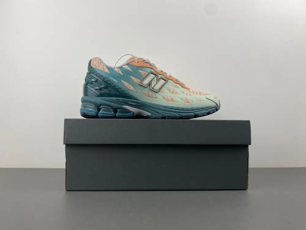New Balance 1906 