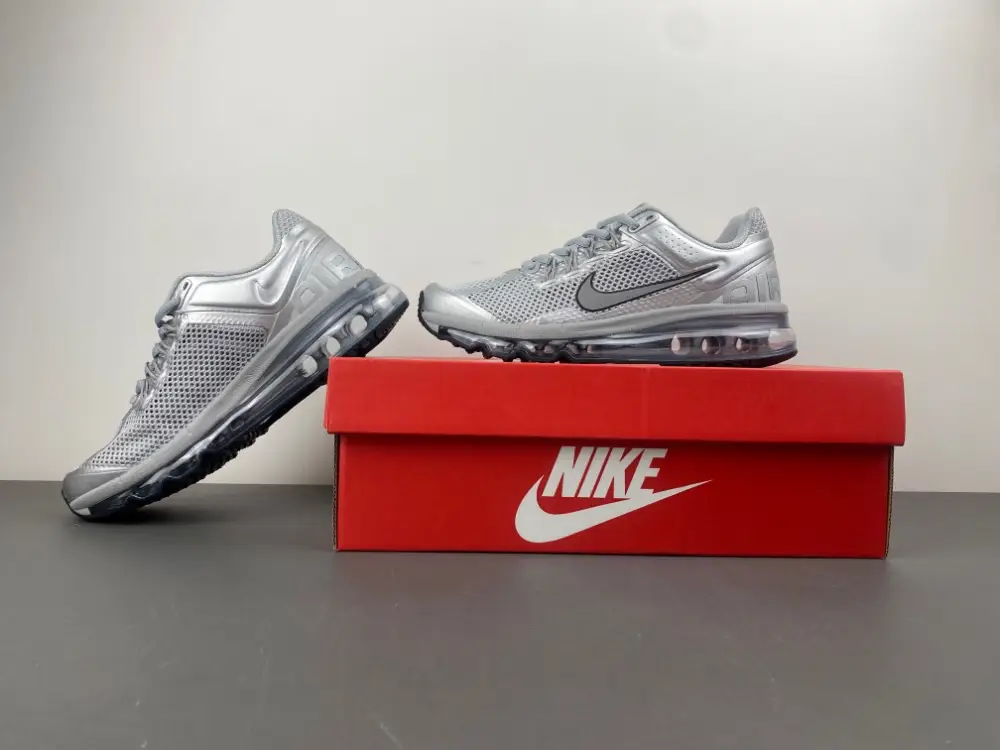 Nike Air Max 2013 Goes Full Metalli 