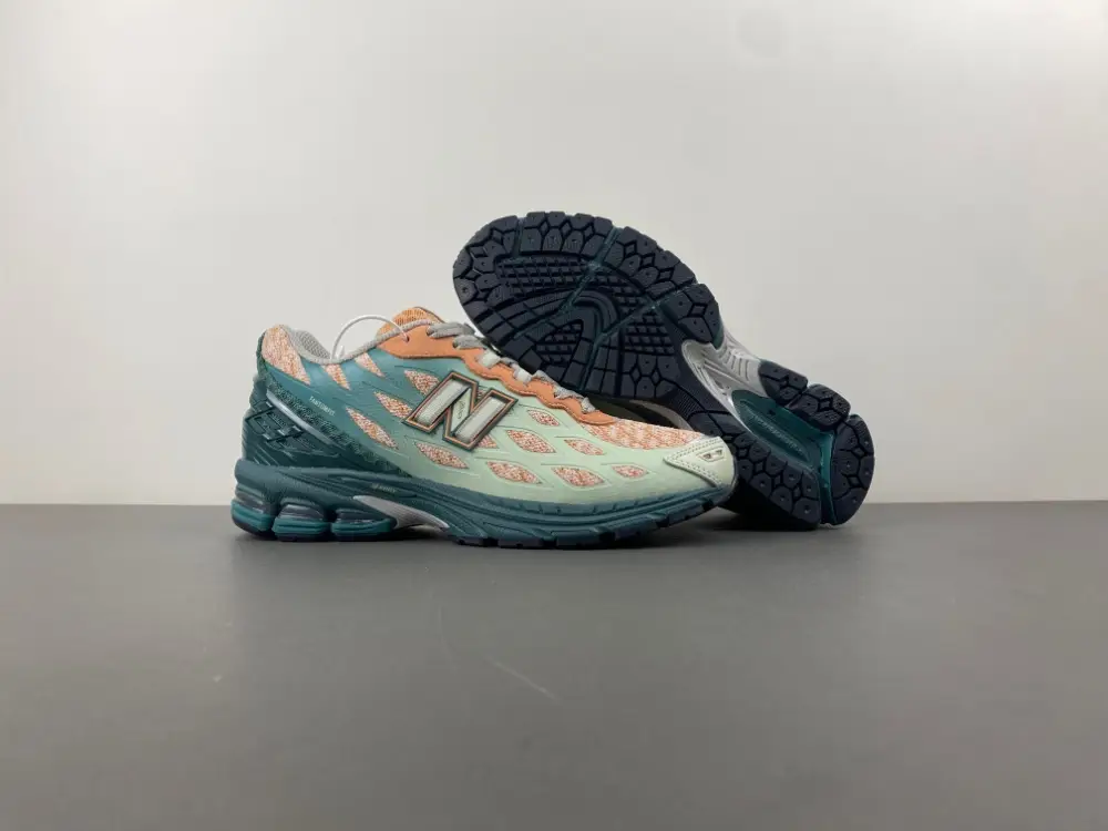 New Balance 1906 