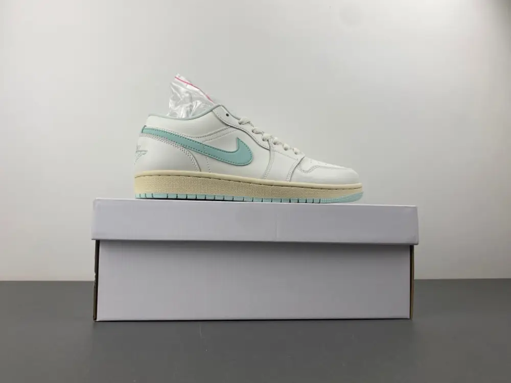Air Jordan 1 Low 