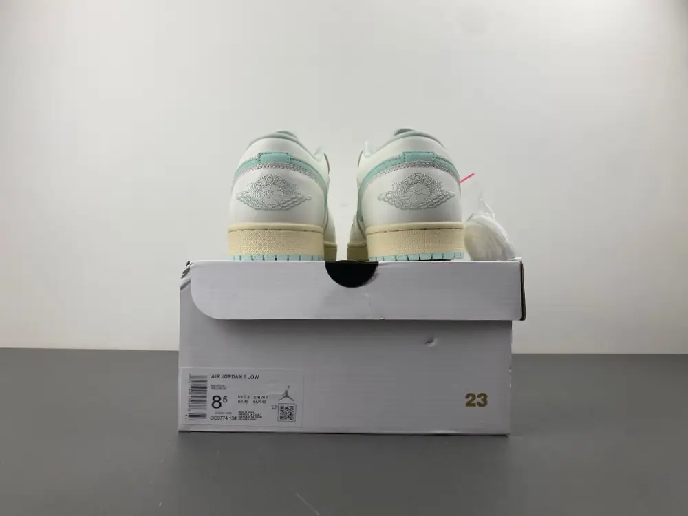 Air Jordan 1 Low 