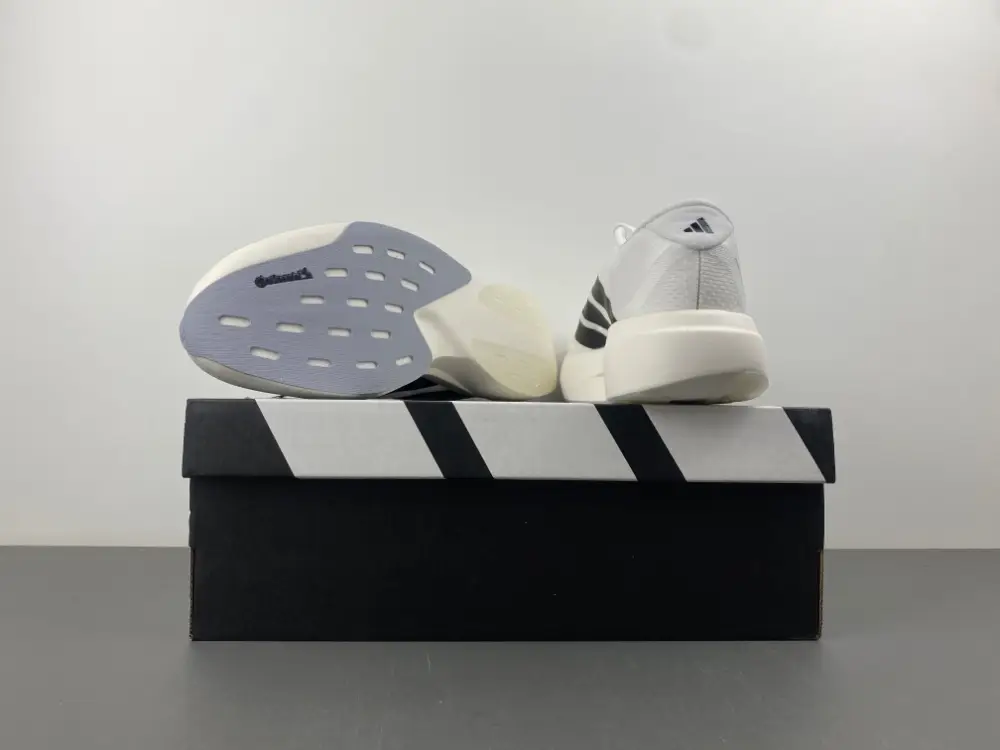 adidas   Evo SL 