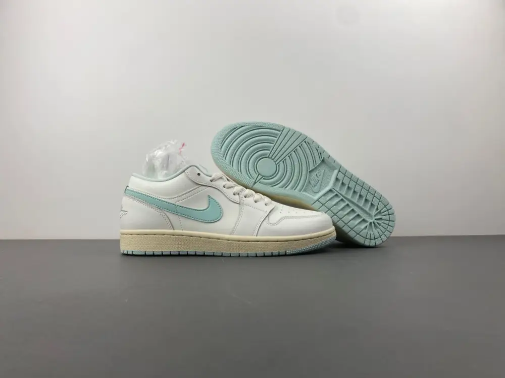 Air Jordan 1 Low 