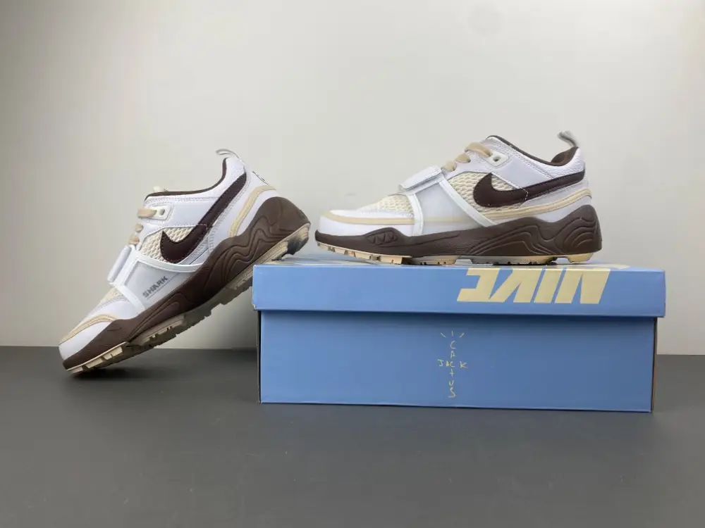 Travis Scott x Nike Zoom Field Jaxx 'Light Chocolate' 