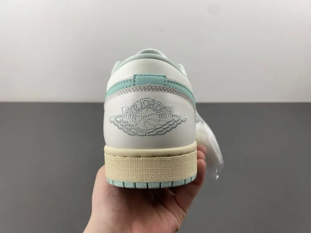 Air Jordan 1 Low 