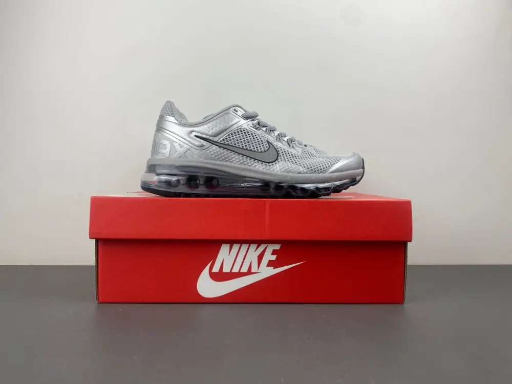 Nike Air Max 2013 Goes Full Metalli 