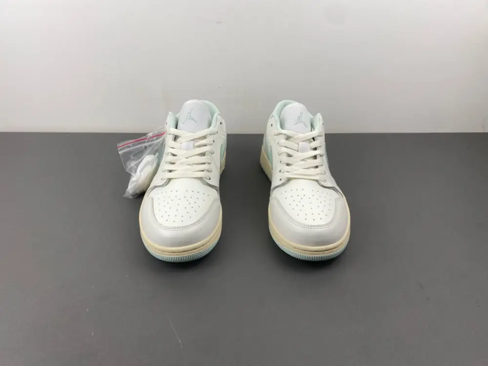Air Jordan 1 Low 