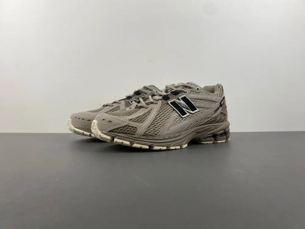 New Balance 1906 