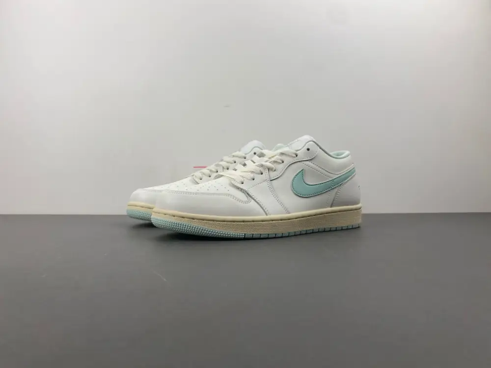Air Jordan 1 Low 