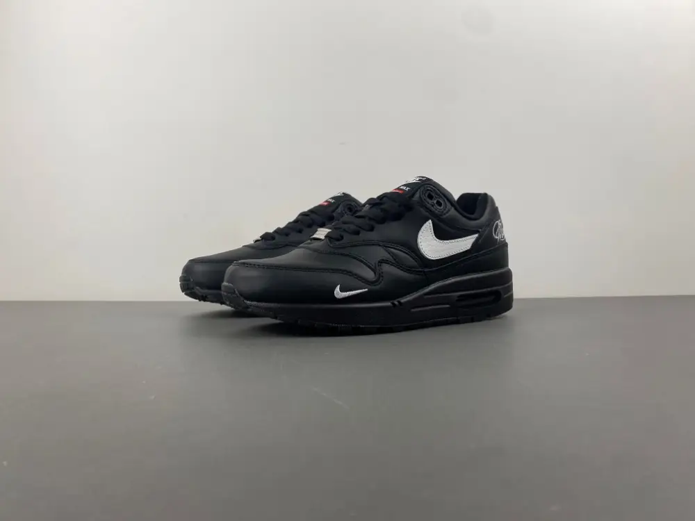 Supreme x Air Max 1 '87 SP ' 
