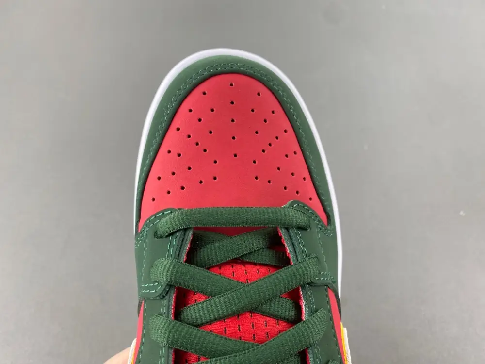 Nike SB Dunk Low PRM 