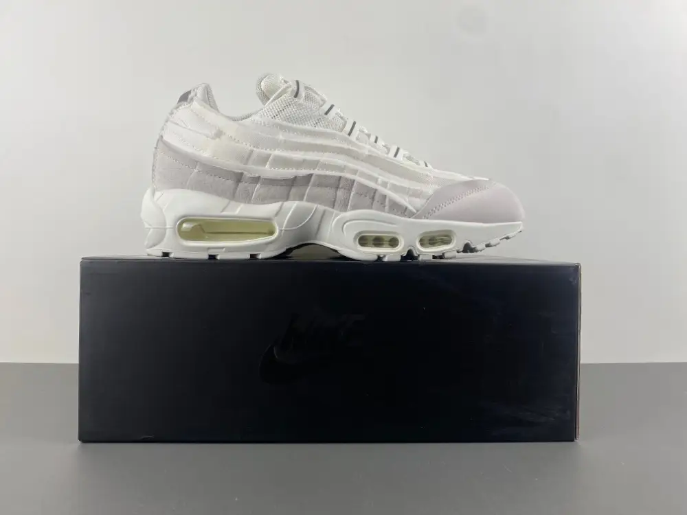 Comme des Garçons x Air Max 95 