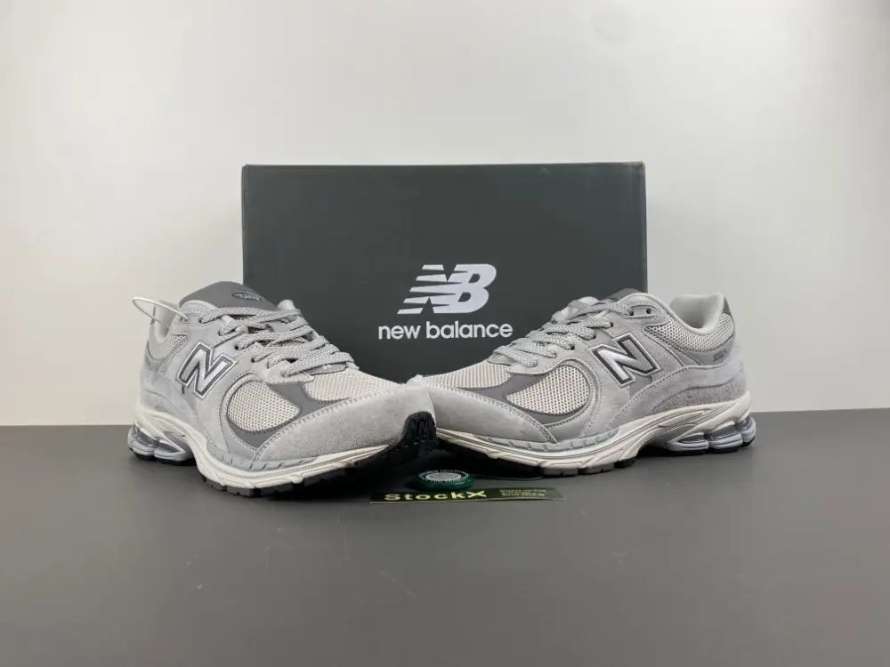 new balance NB 2002 