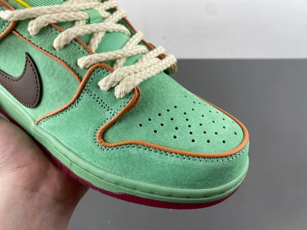 Nike SB Dunk Low 