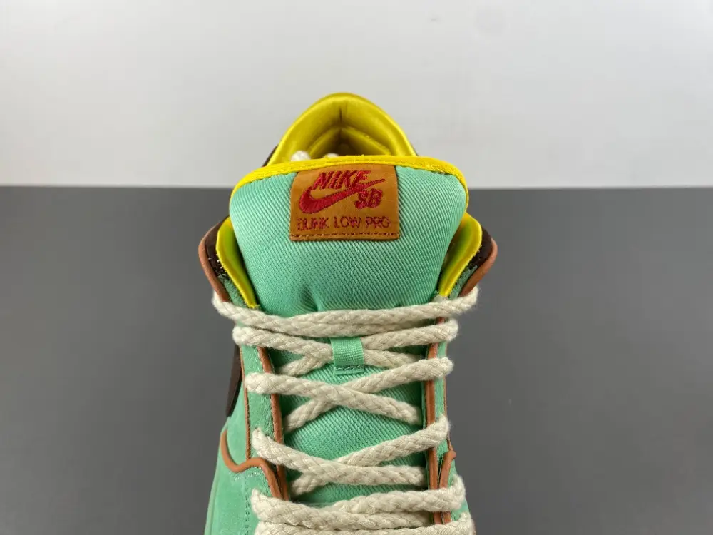 Nike SB Dunk Low 