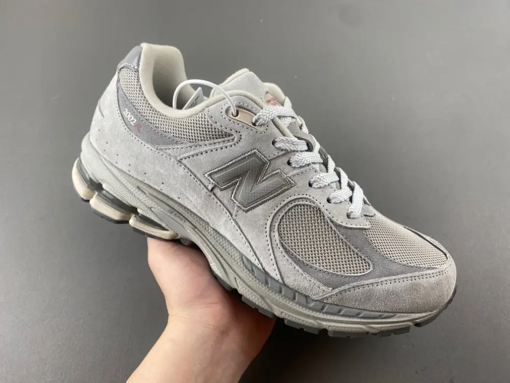 new balance NB 2002 