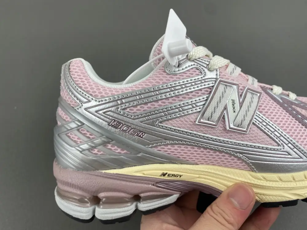 New Balance 1906 