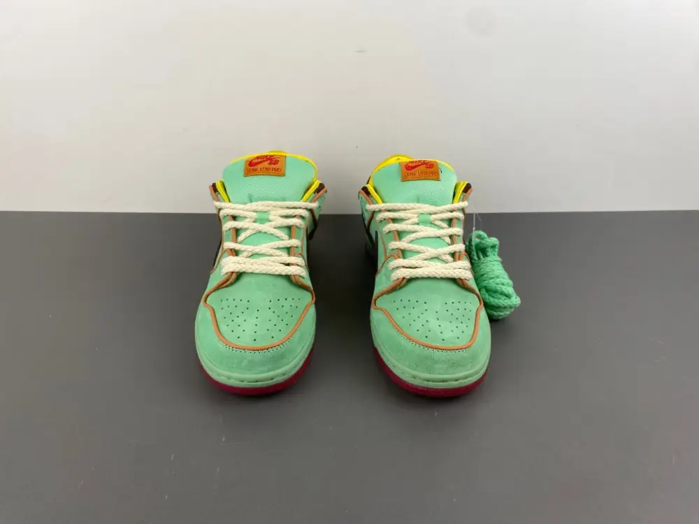 Nike SB Dunk Low 