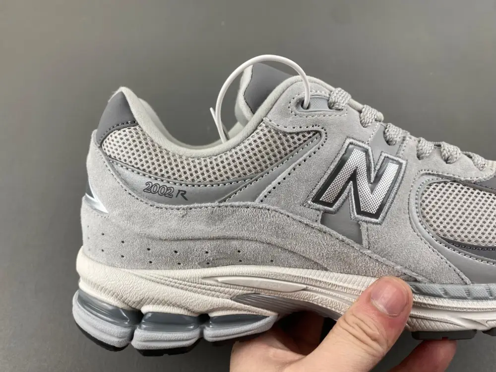 new balance NB 2002 