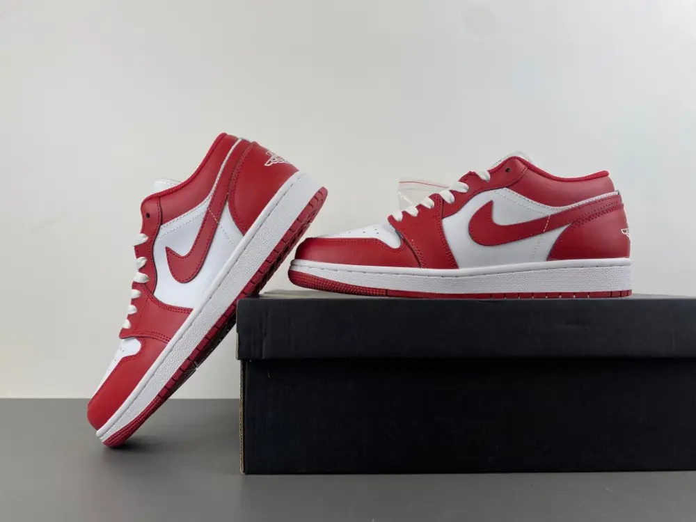 Air Jordan 1 Low 