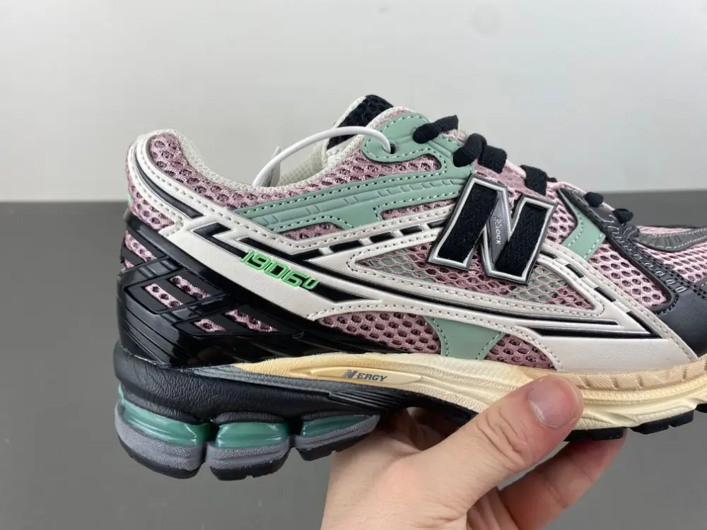 New Balance 1906 