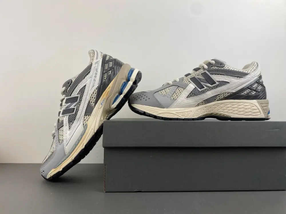 New Balance 1906 