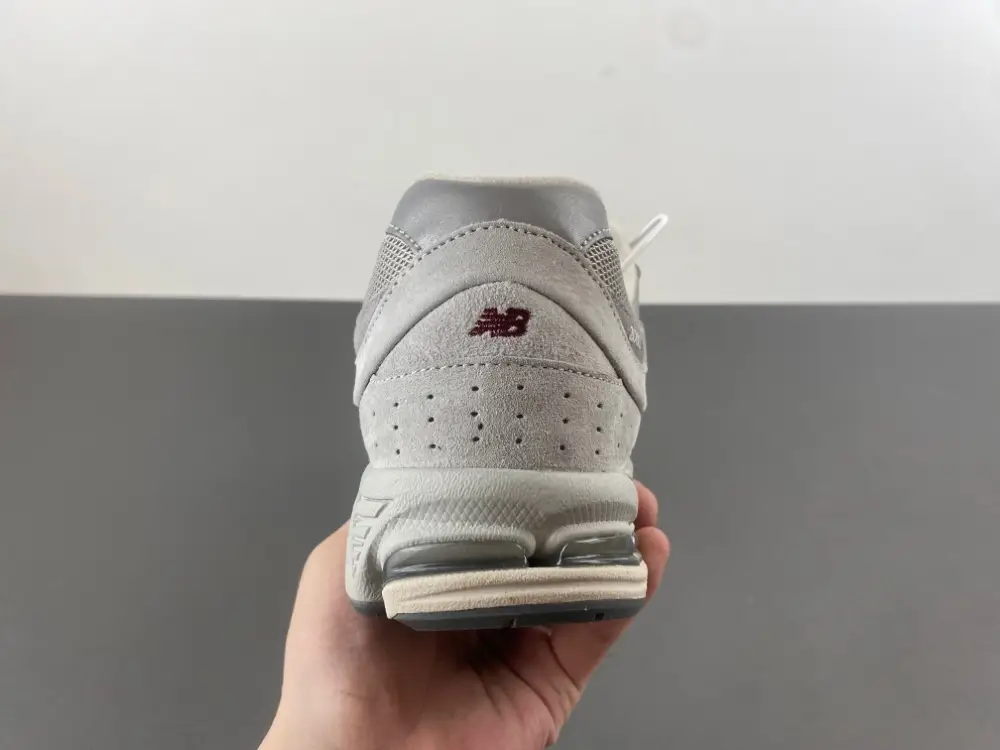 new balance NB 2002 