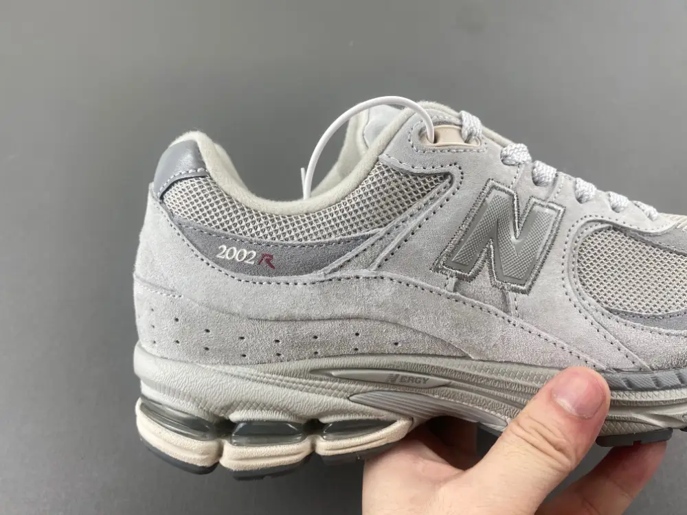 new balance NB 2002 