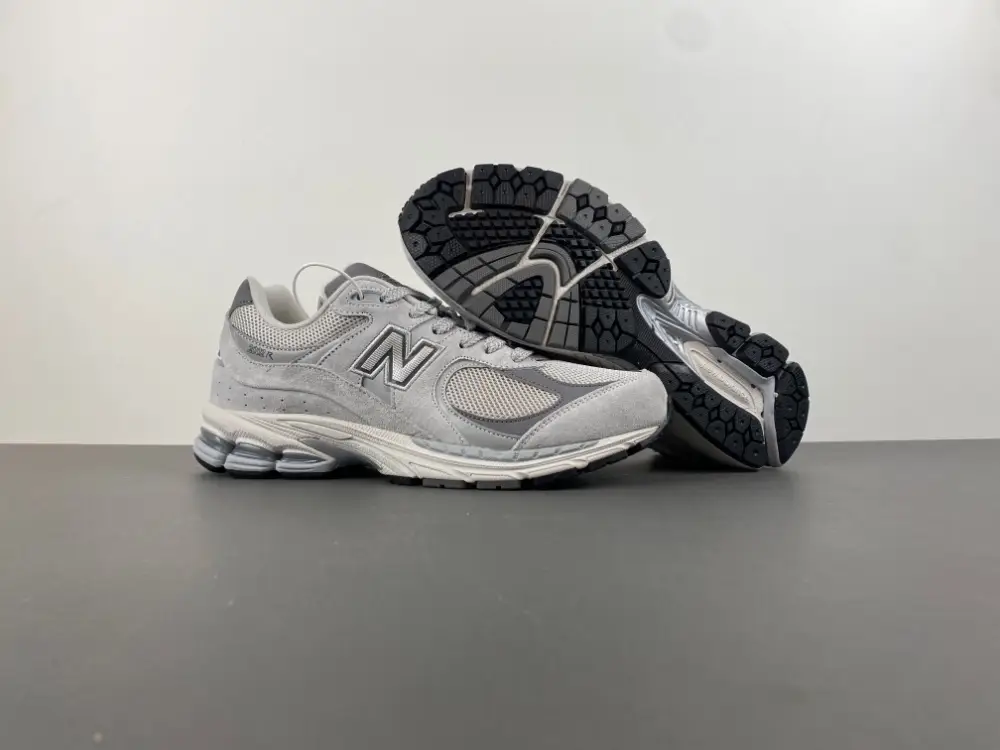 new balance NB 2002 