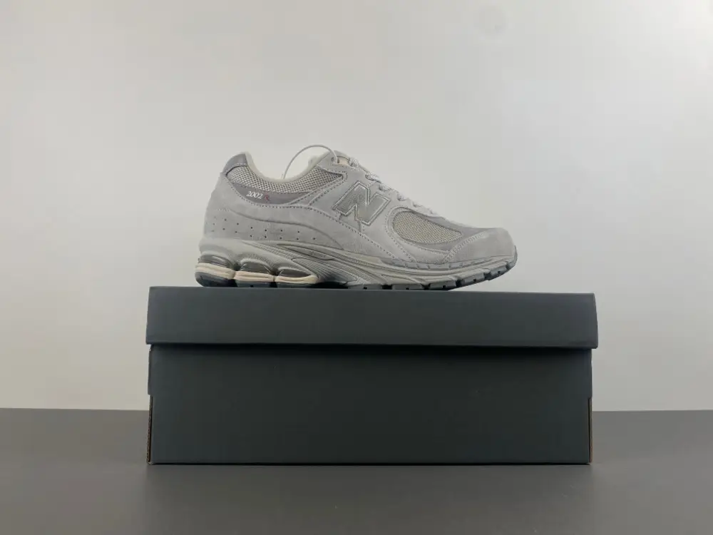 new balance NB 2002 