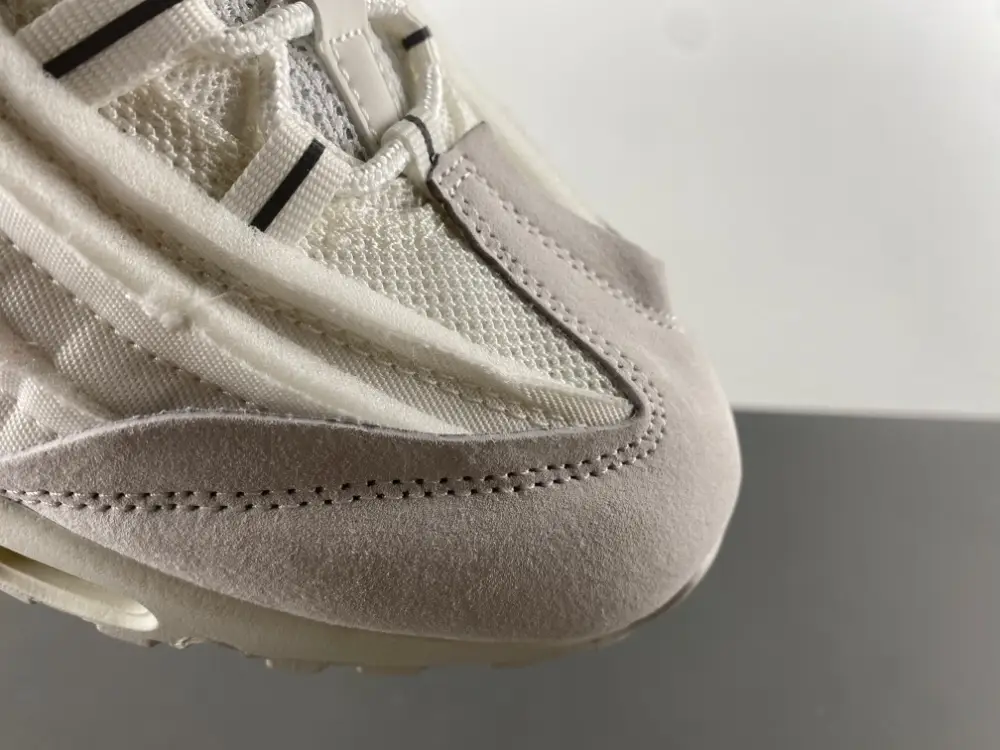 Comme des Garçons x Air Max 95 