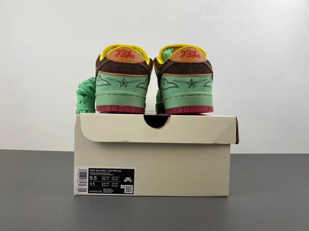 Nike SB Dunk Low 