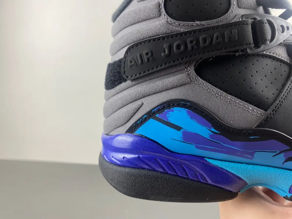 Air Jordan 8 