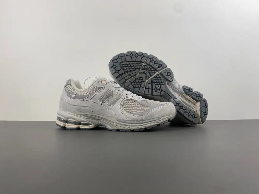 new balance NB 2002 