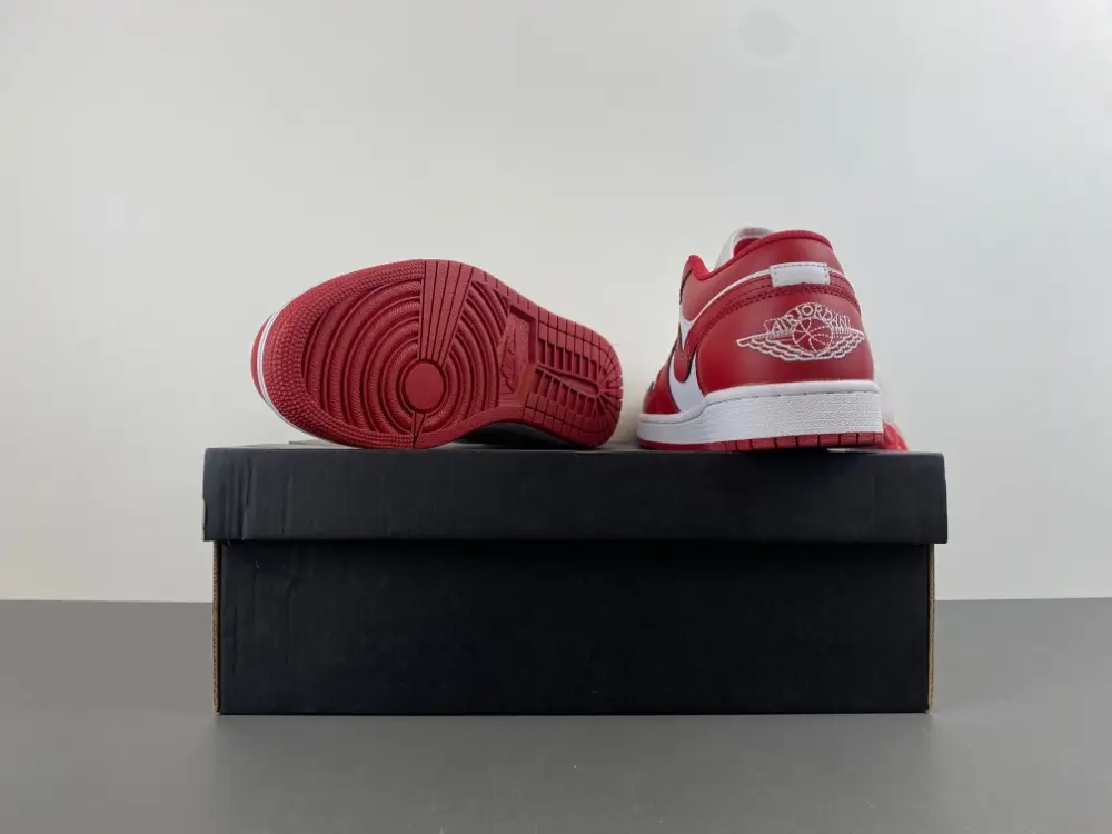 Air Jordan 1 Low 
