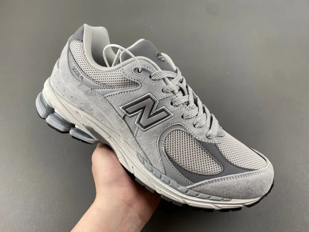 new balance NB 2002 