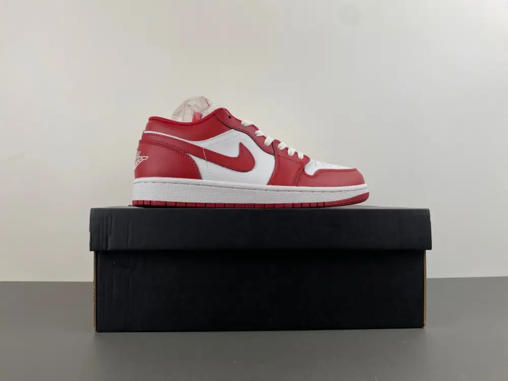 Air Jordan 1 Low 