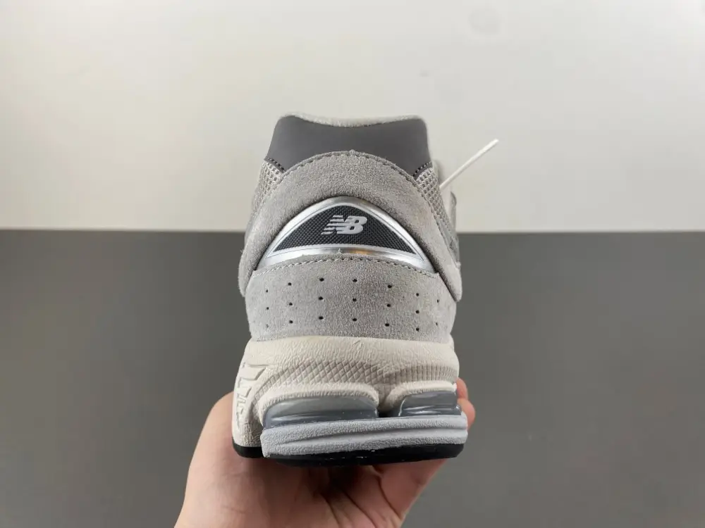 new balance NB 2002 