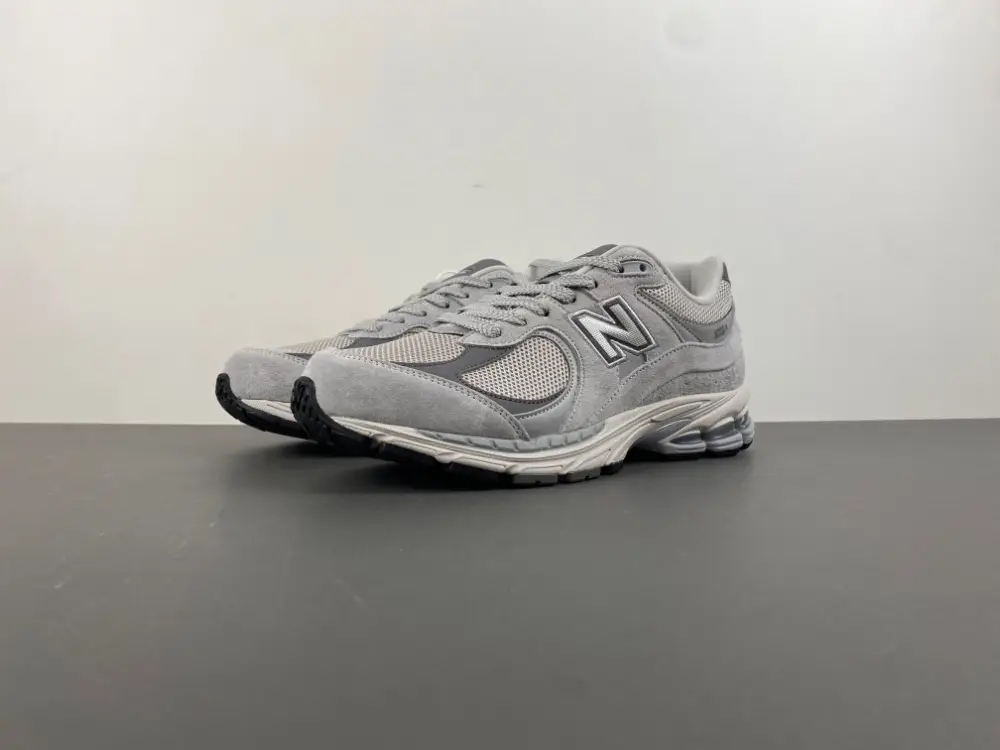 new balance NB 2002 