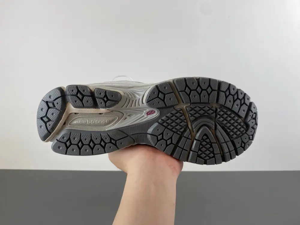 new balance NB 2002 
