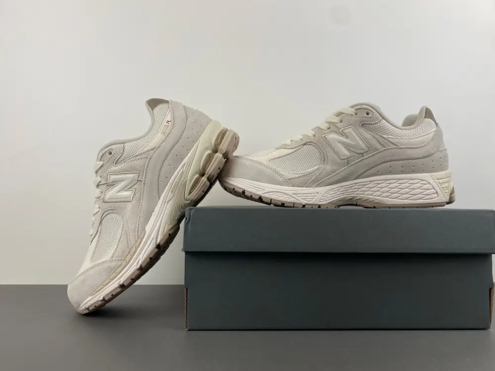 new balance NB 2002 
