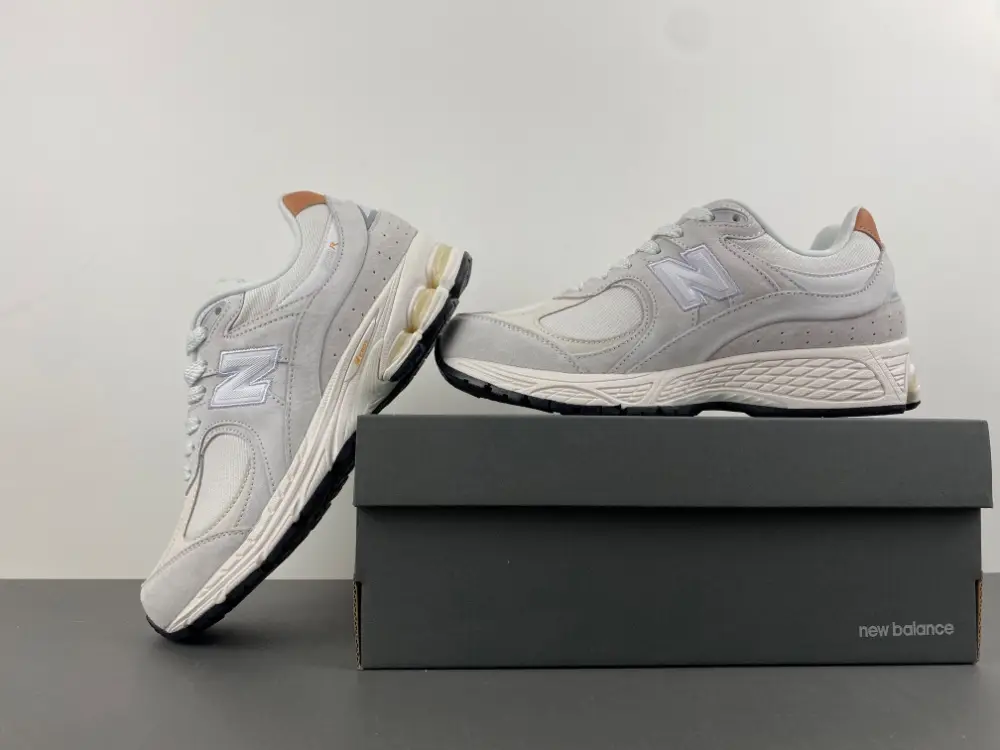 new balance NB 2002 