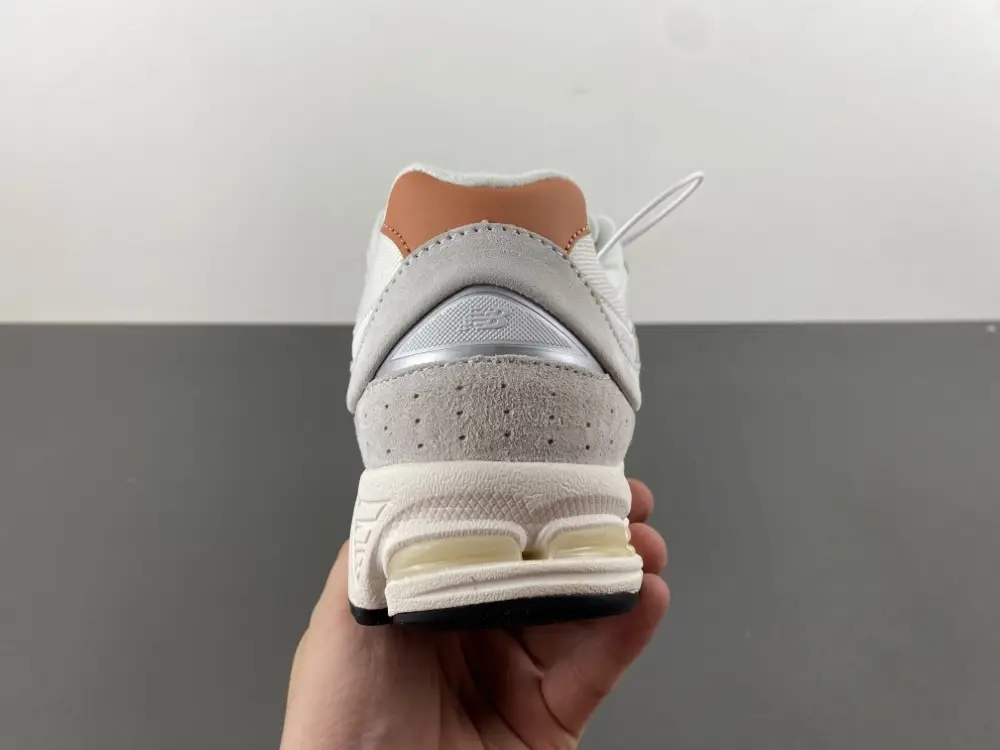 new balance NB 2002 
